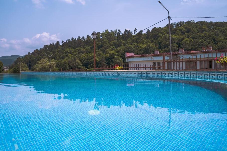 Tryavna Lake Hotel & Spa Exteriör bild