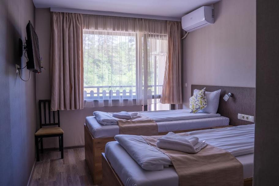 Tryavna Lake Hotel & Spa Exteriör bild