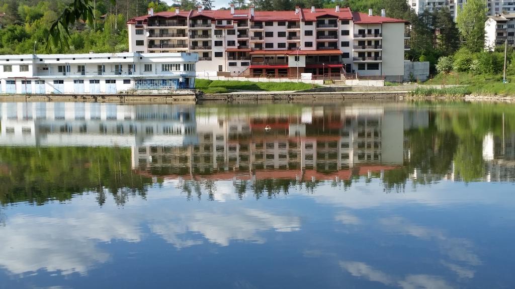 Tryavna Lake Hotel & Spa Exteriör bild