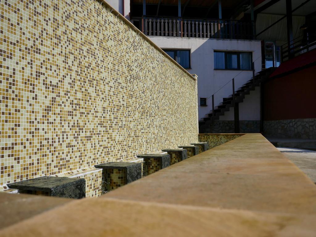 Tryavna Lake Hotel & Spa Exteriör bild