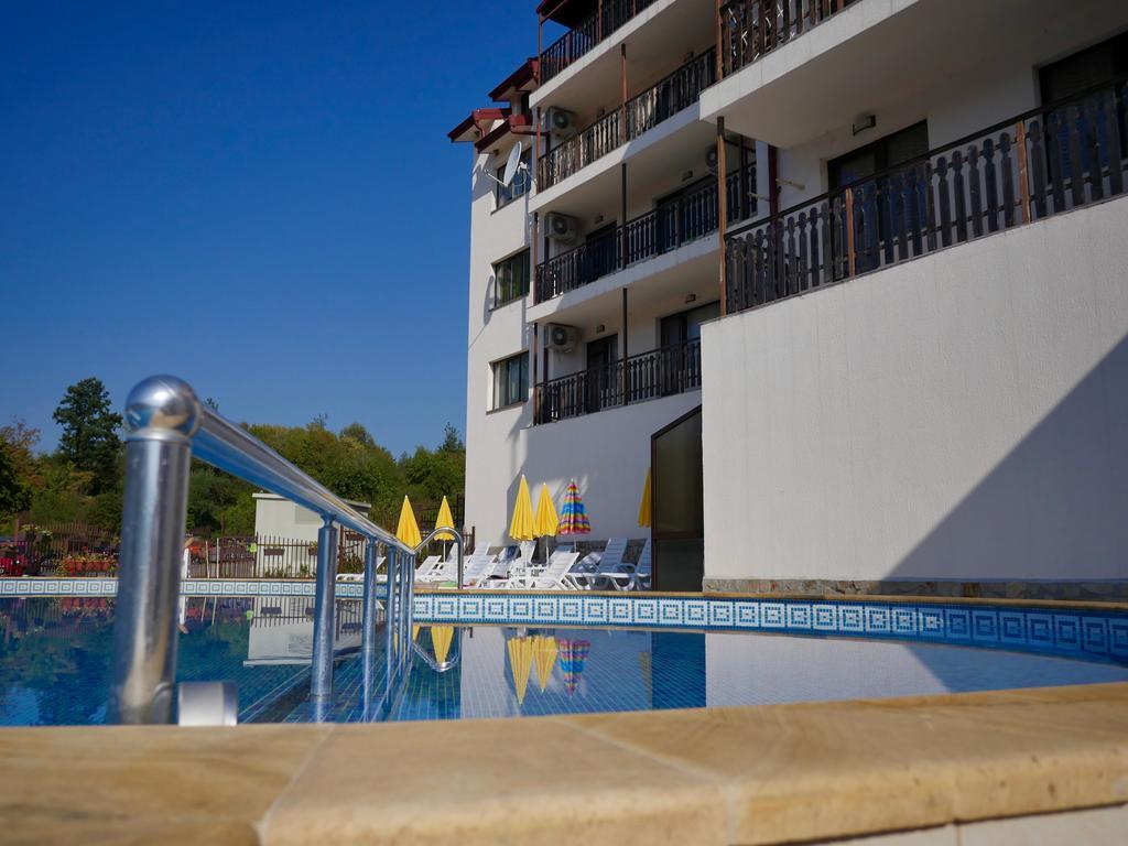 Tryavna Lake Hotel & Spa Exteriör bild